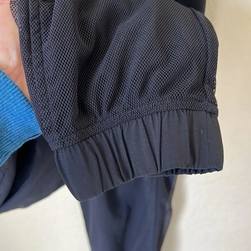 Lululemon black mesh overlay modern joggers